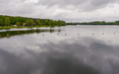 Jakie tajemnice skrywa trzecie co do powierzchni jezioro w Polsce?
