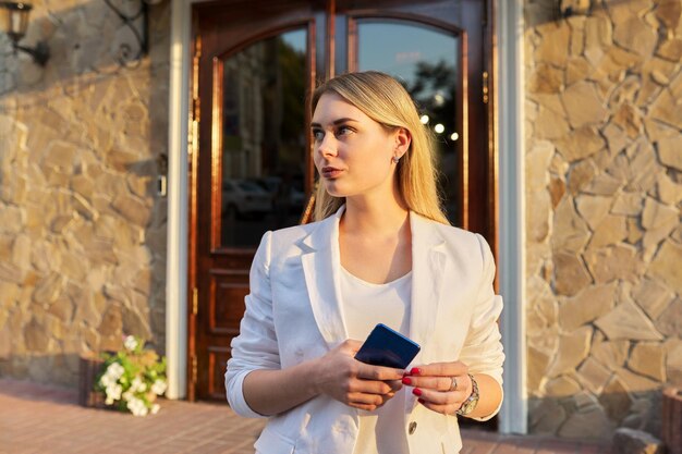 Gdzie szukać tanich hoteli podczas planowania podróży?